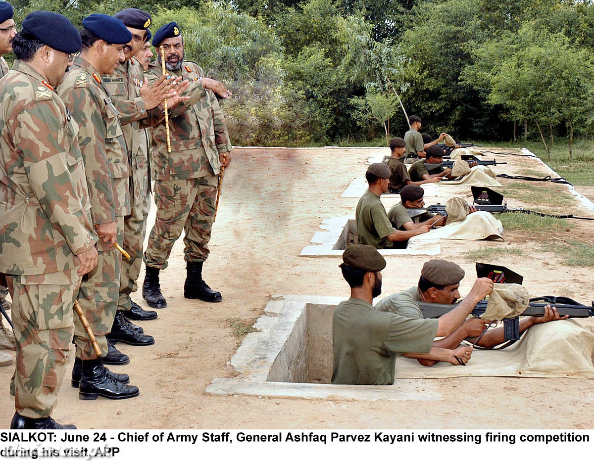 COAS visiting a Firing competition