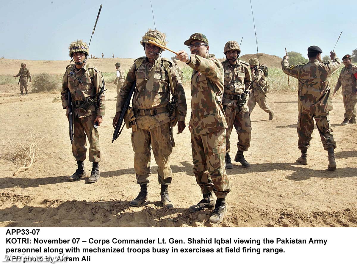 Corp Commander Lt.Gen Shahid Iqbal at a Mechanized Infantry Exercise