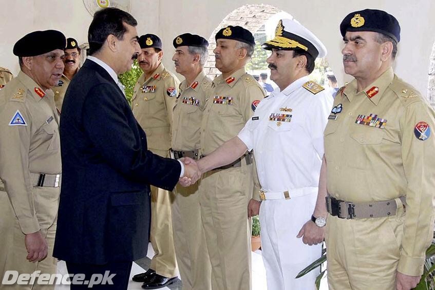 Gen Tariq Majeed Introduce PM Pakistan Mr Gillani to Senior Army Officers