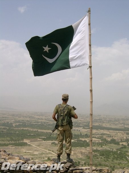 Iconic Image of a Pakistan Army's soldier on Afghan Border