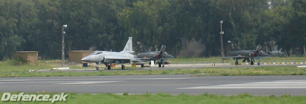 JF-17_at_kamra02