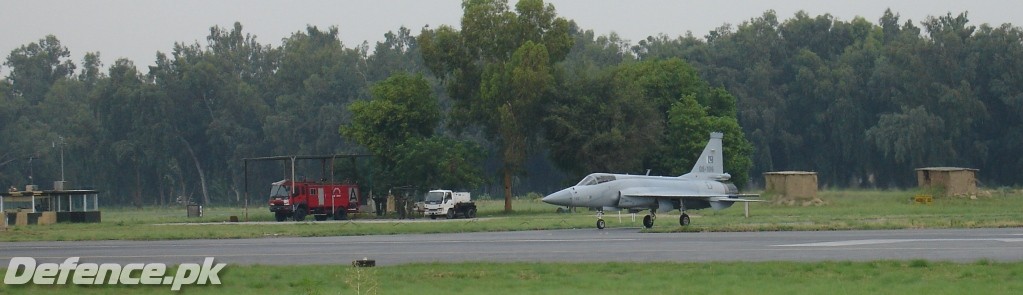 JF-17_at_kamra03