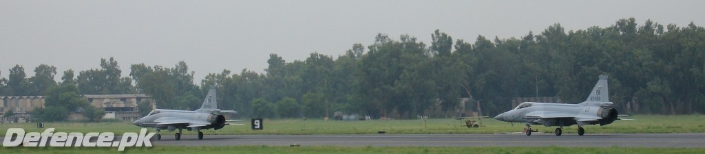 JF-17_at_kamra05