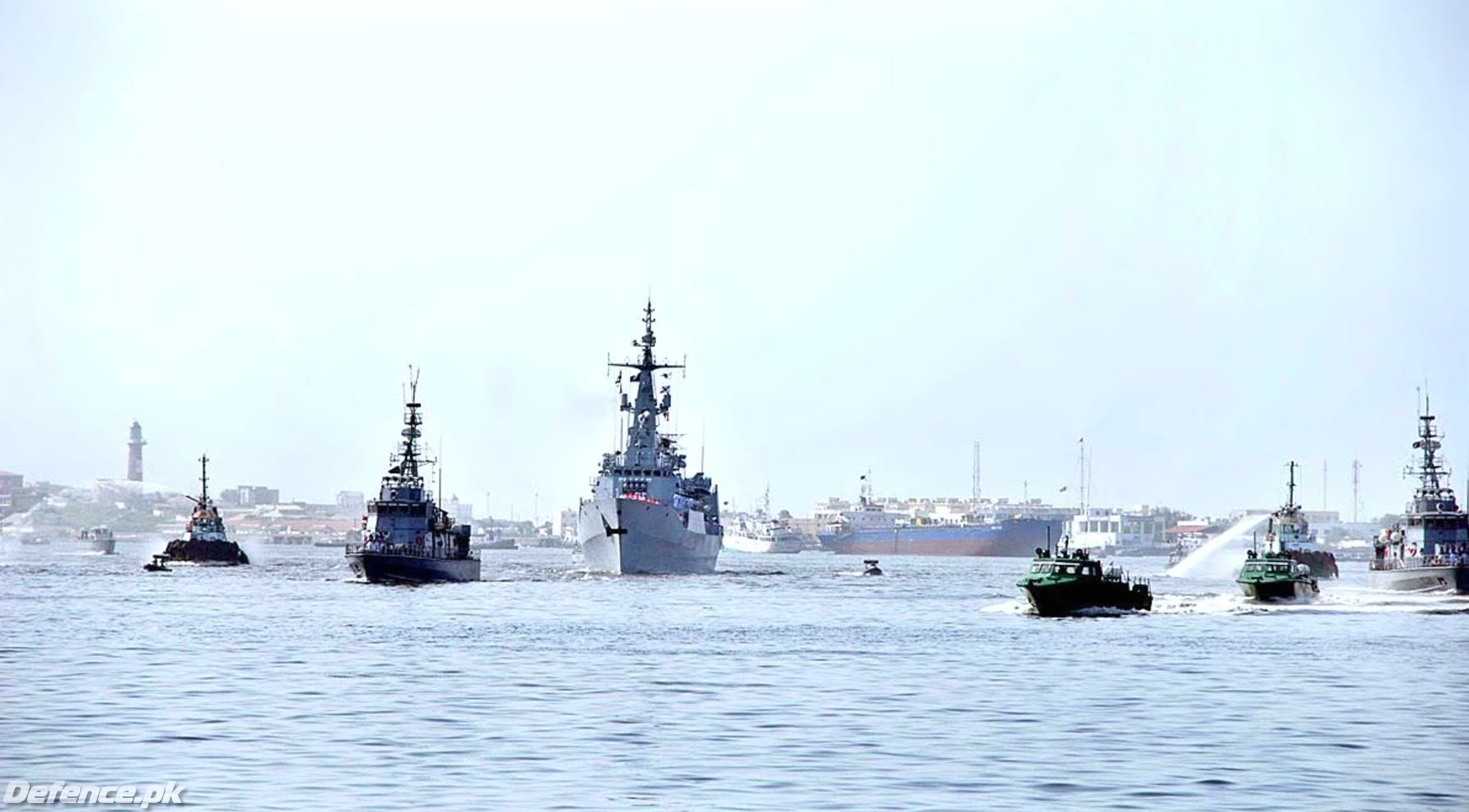 PNS Zulfiquar entering Karachi Harbor