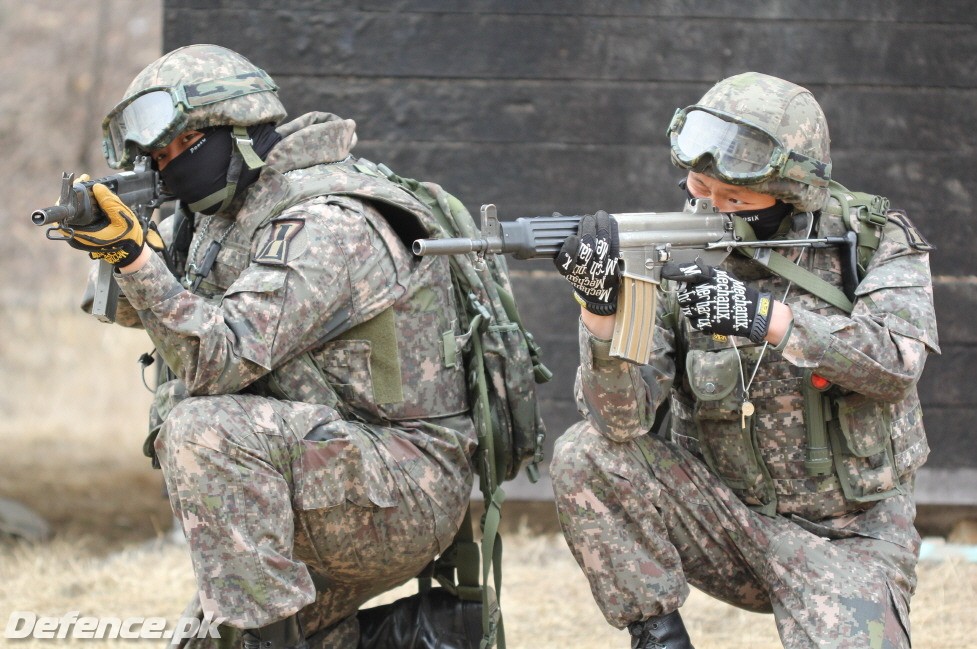 Republic of Korea Army 701 regiment commandos at the firing range.