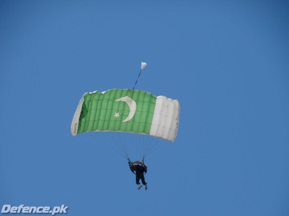 SHAHBAZ - Team of Sky Divers of Pakistan