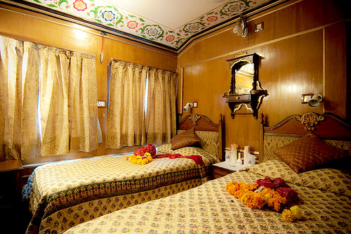 twin-bedroom-palace-on-wheels.jpg