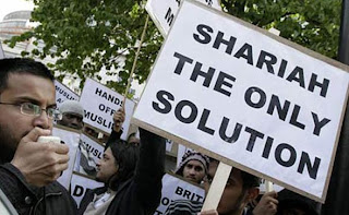 sharia-poster-crowd+UK.jpg