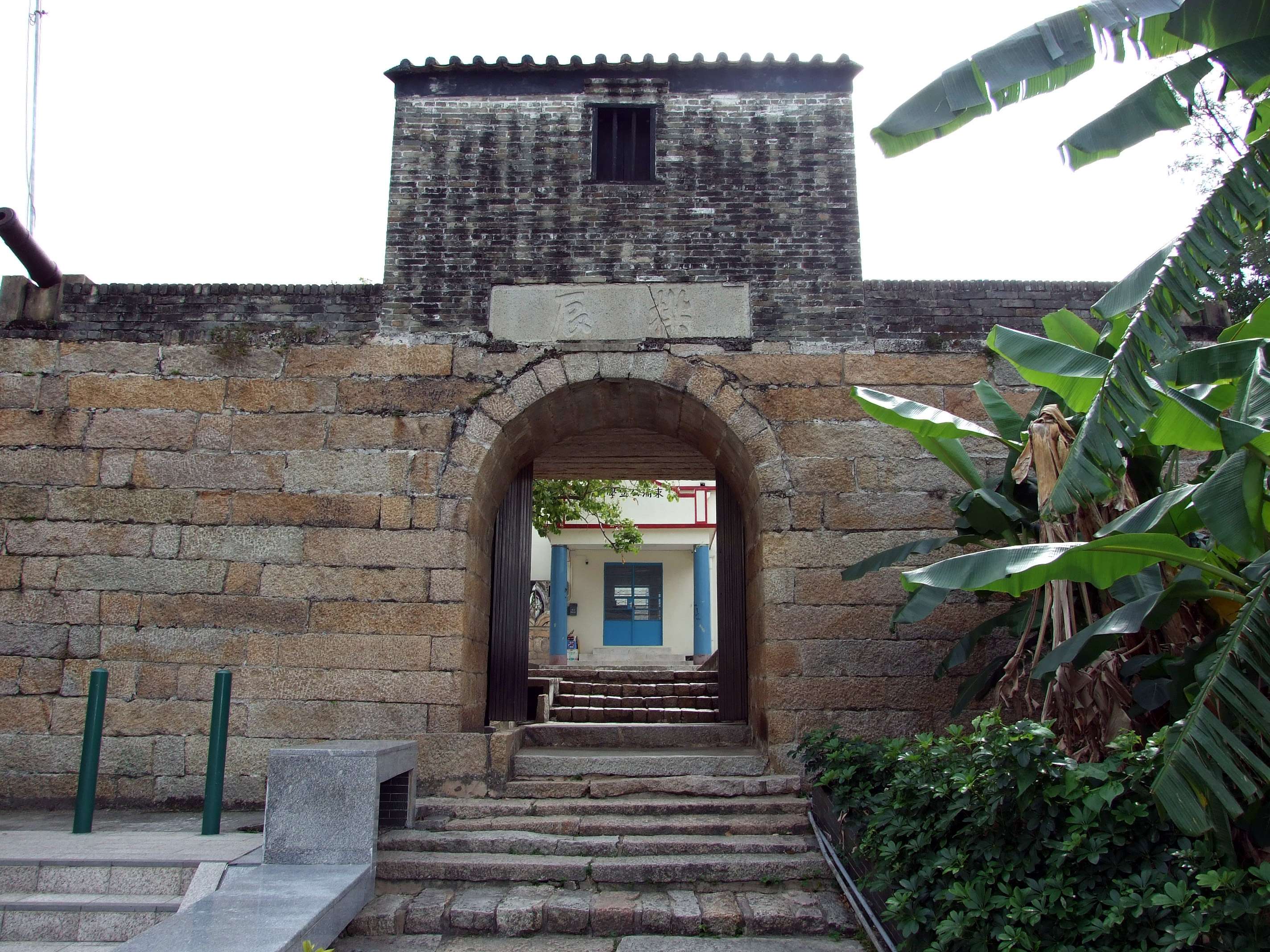 HK_TungChungFort_MainEntrance.JPG