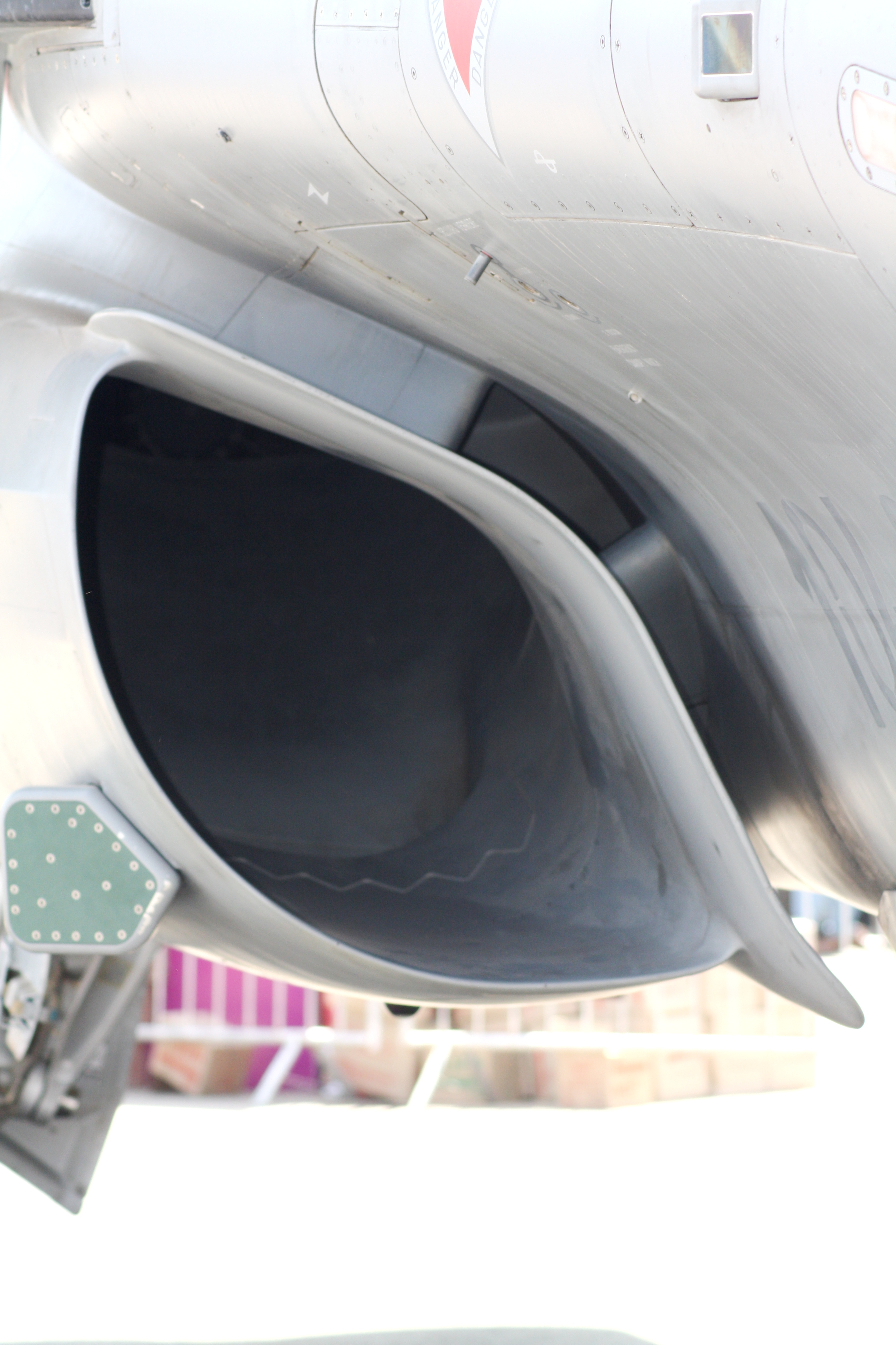 Rafale_serrated_inlet.JPG