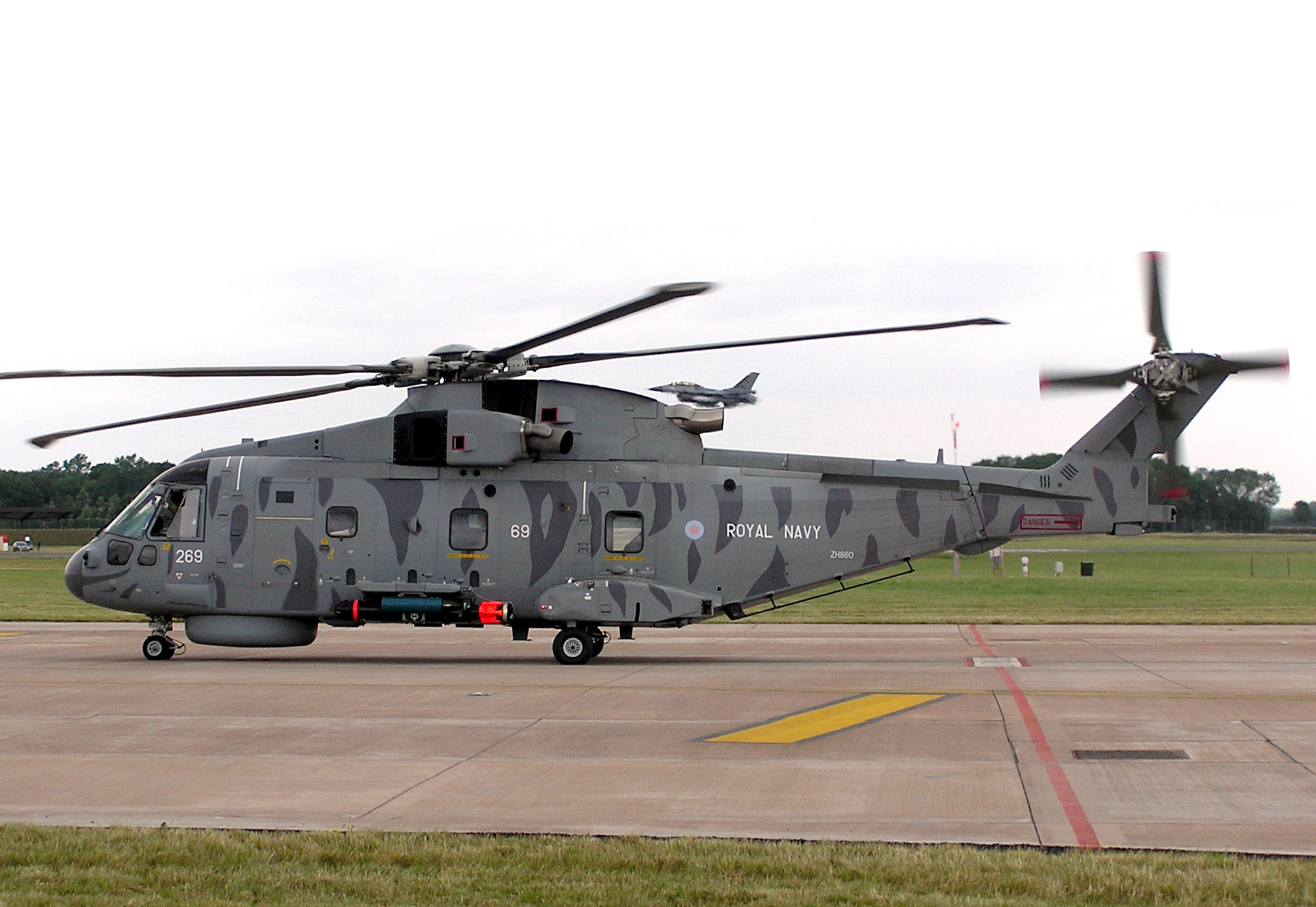 Westland.eh101.merlin.fairford.arp.jpg