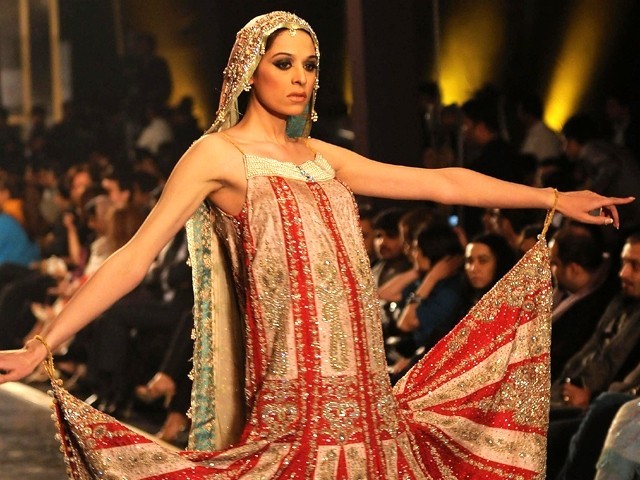 fashion-Lahore-Nomi-Ansari-9-AFP-640x480.jpg