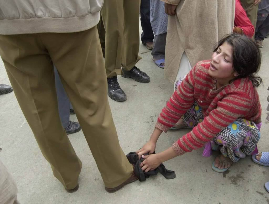 17-5-04-kashmiri-women-protest.jpg