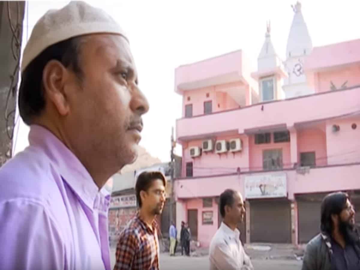 Chand-Bagh-Mandir-Human-Chain-Delhi-Riots-Screengrab1.jpg