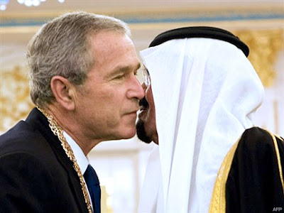 13_kiss_bush-arab_1302_430xx.jpg