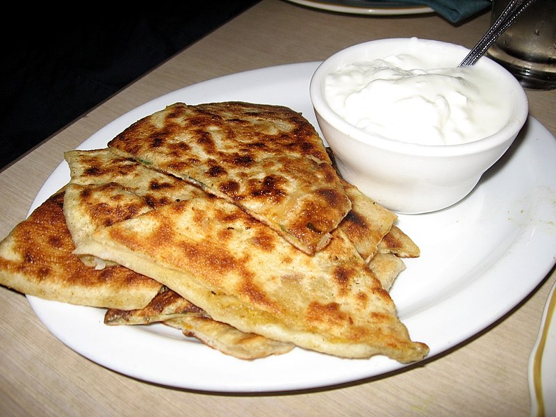 800px-Bolani_Afghan_bread_01.jpg