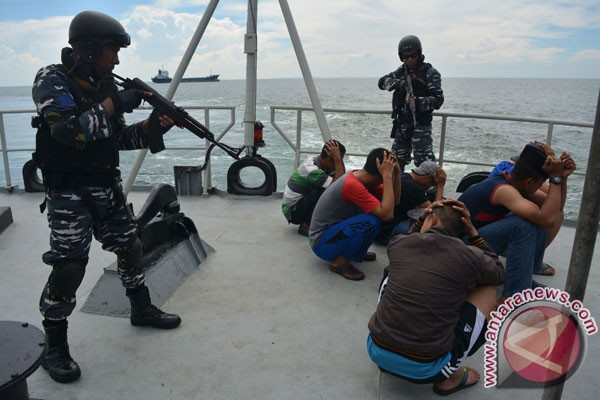 20170123antarafoto-latihan-tim-vbss-210117-sa.jpg