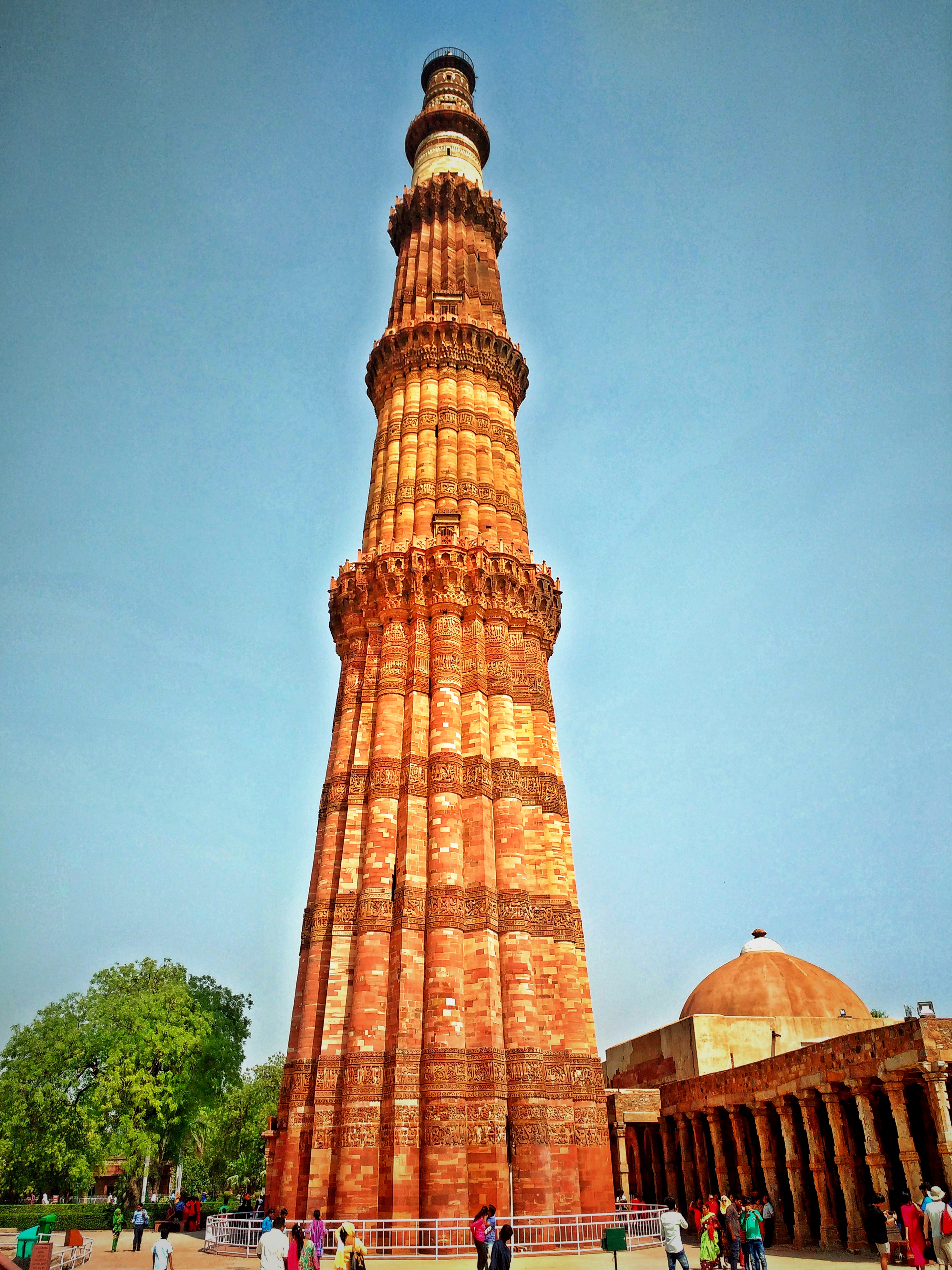 Qutb_minar_in_Qutb_complex.jpg