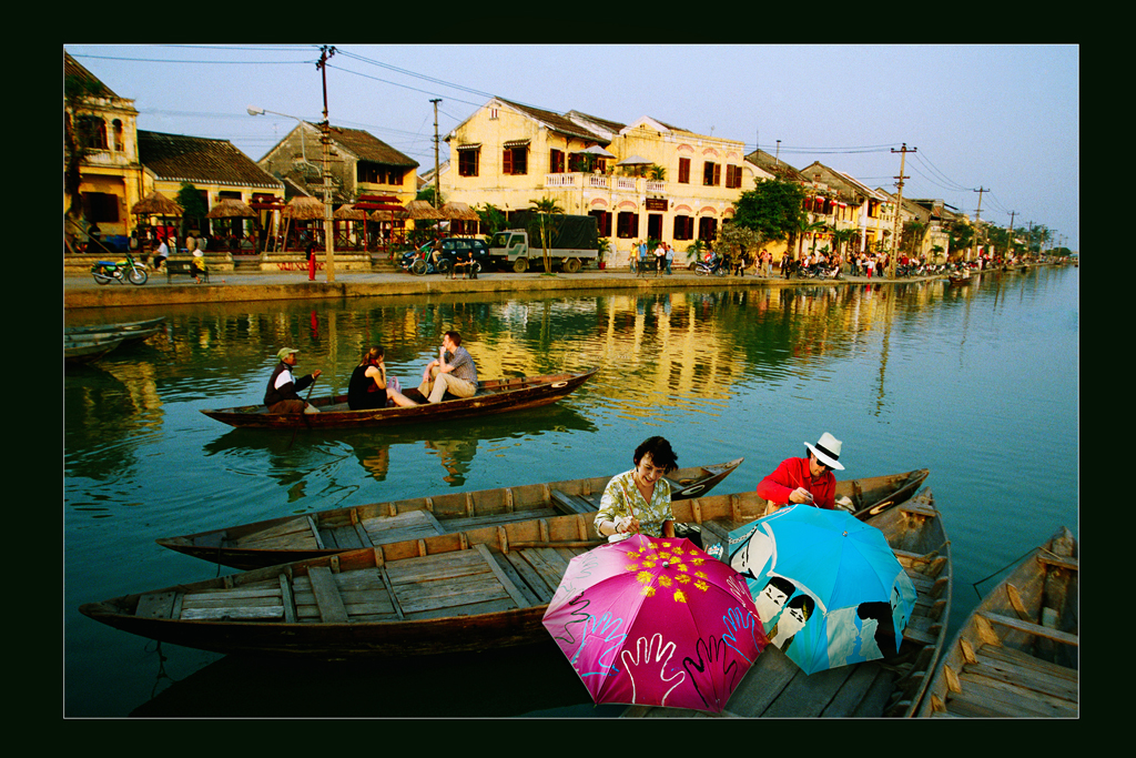 cheo-thuyen-dao-quoanh-pho-hoian.jpg