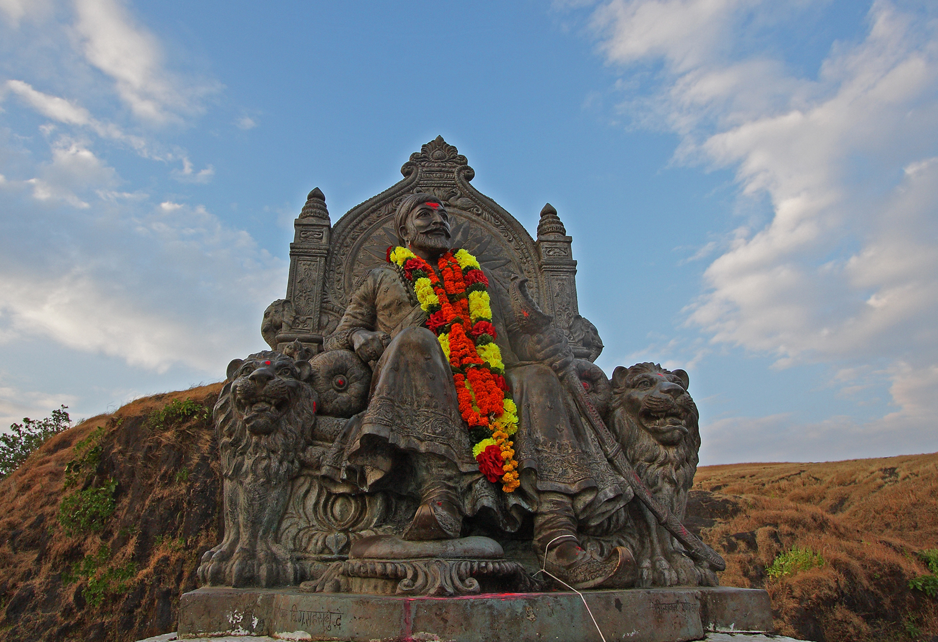 Shivaji_Maharaj_Raigad.jpg