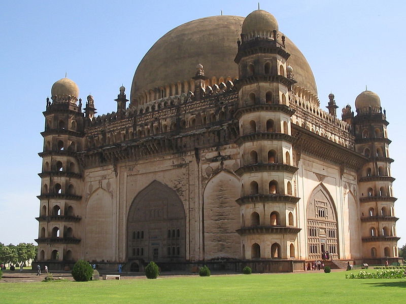 800px-GolGumbaz2.jpg