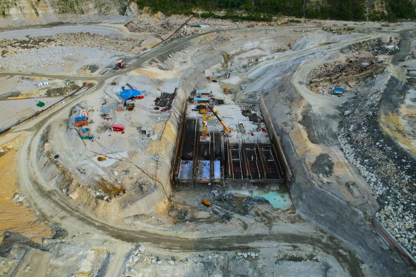 First bin of concrete pouring completed at T5 Tarbela