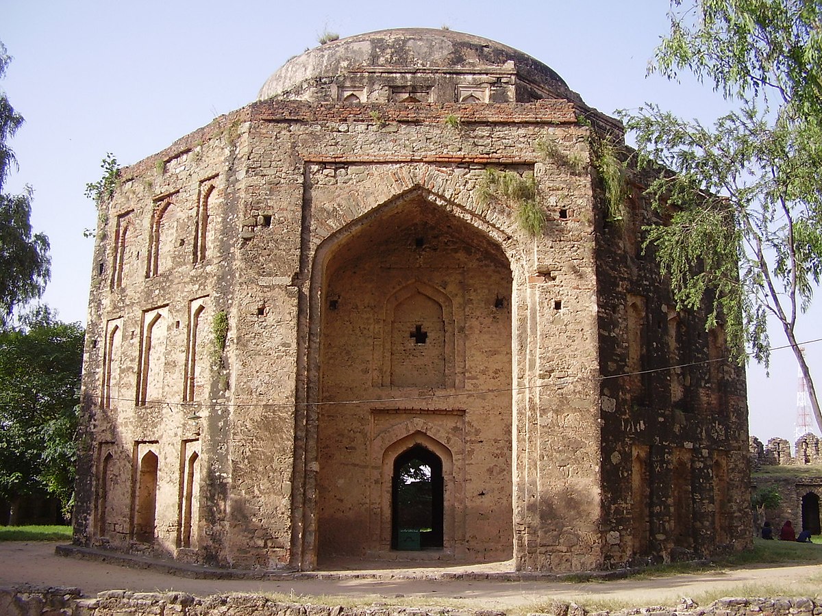 1200px-Rawat_Fort.JPG