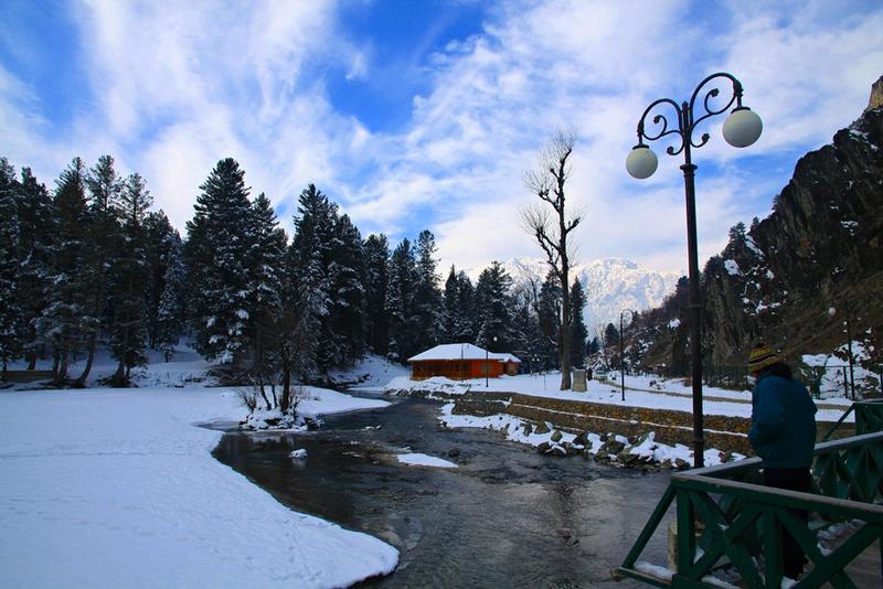 snow-clad-betab-valleypahelgum-kashmir.jpg