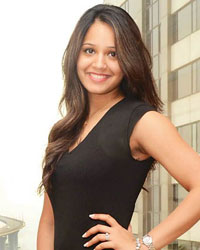 Dipika-Pallikal-2-v_th.jpg