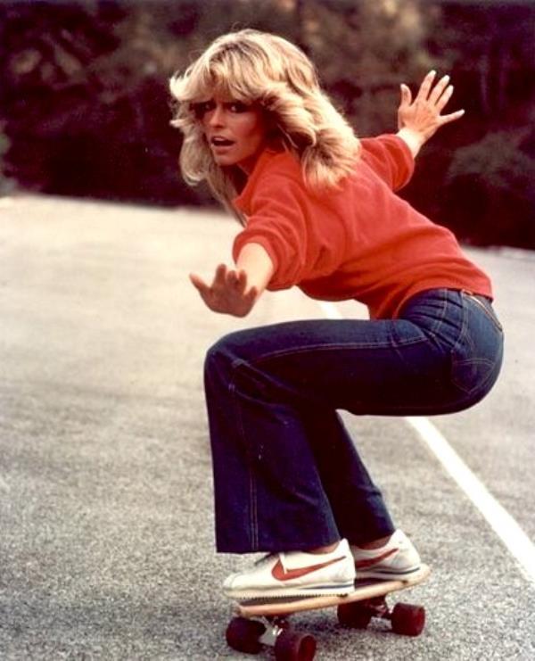 farrah-fawcett-skateboarding.jpg