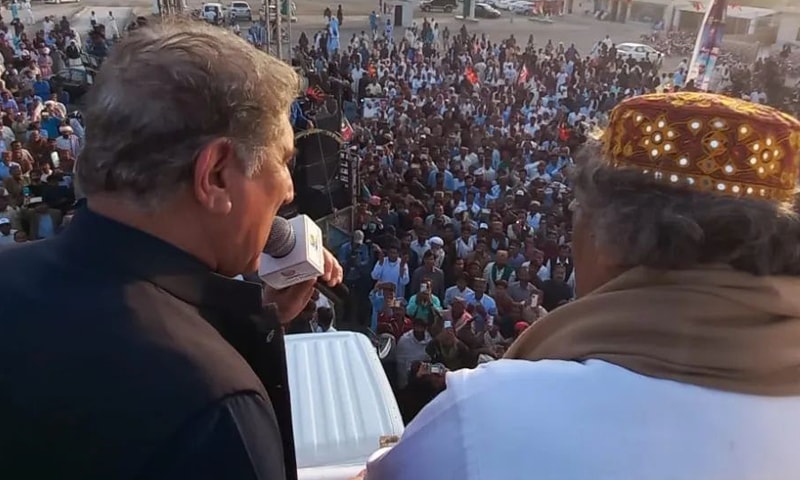 Foreign Minister Shah Mahmood Qureshi (L) and Maritime Affairs Minister Ali Zaidi (R) address participants of the Pakistan Tehreek-i-Insaf's Haqooq-i-Sindh March in Ghotki. — Photo courtesy Shah Mahmood Qureshi Instagram