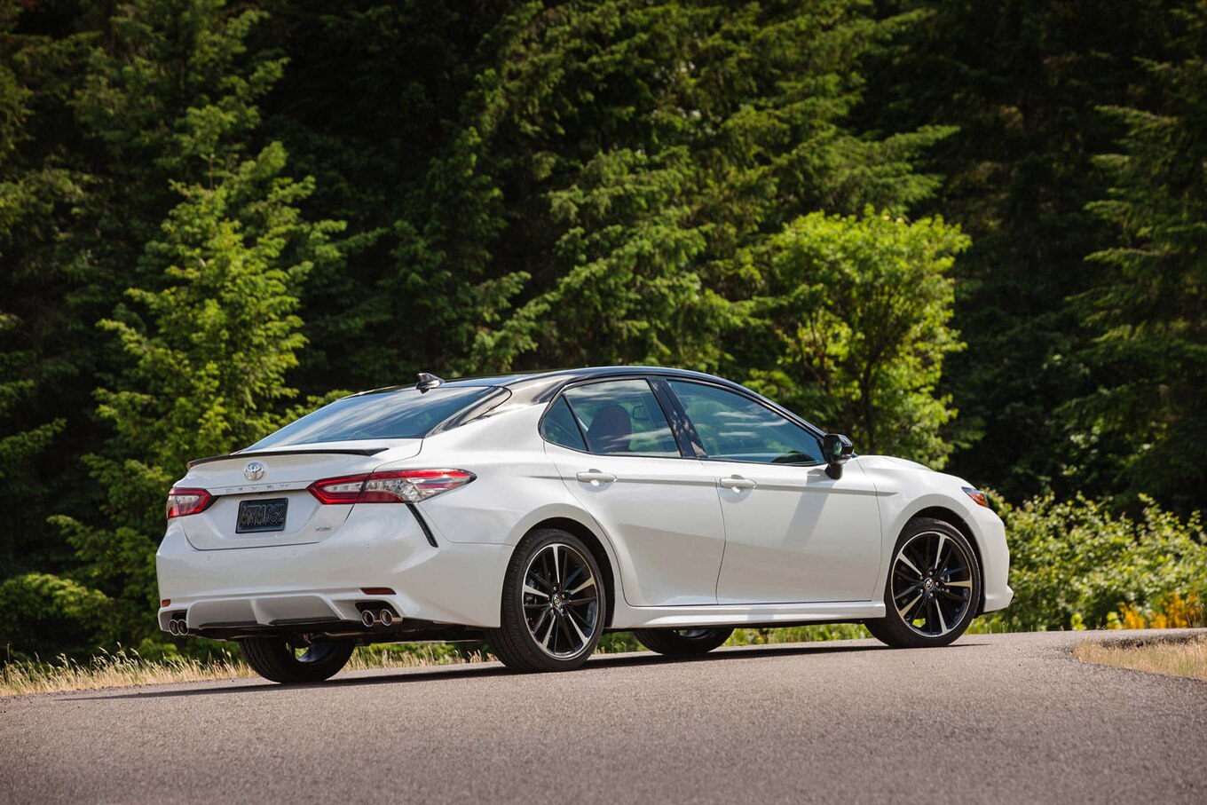 2018-Toyota-Camry-XSE-rear-three-quarter.jpg