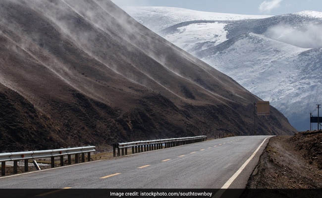 tibet-highway-istock_650x400_61505730570.jpg