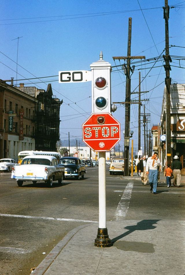 04498be158cd526cdbe9b53bcccfe6f8--downtown-los-angeles-traffic-light.jpg