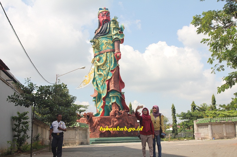 Patung-Kwan-Kong-Tertinggi-Jawa-Timur.jpg