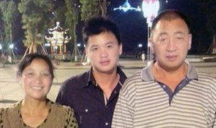 _70693608_luo-with-parents.jpg