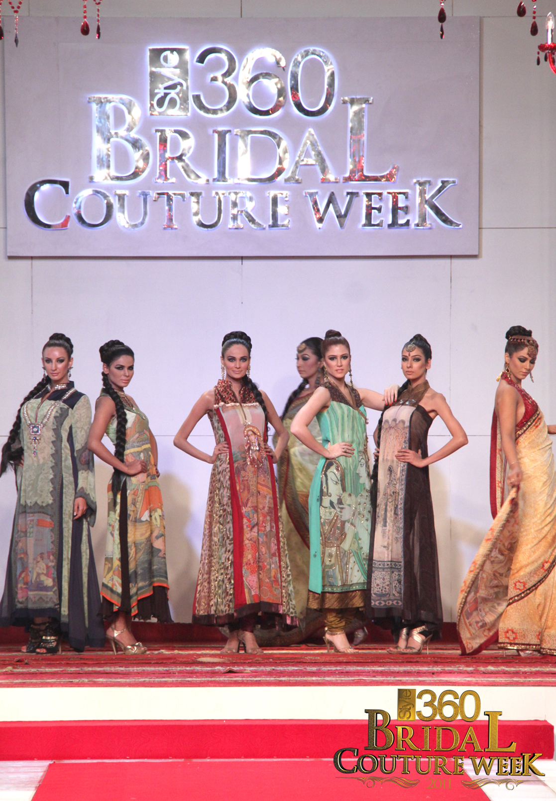 Neelo-Allawala-Bridal-Couture-Week-Karachi-2011-4.jpg