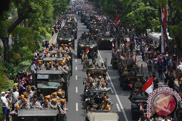 20161107antarafoto-parade-surabaya-juang-061116-zk-3.jpg