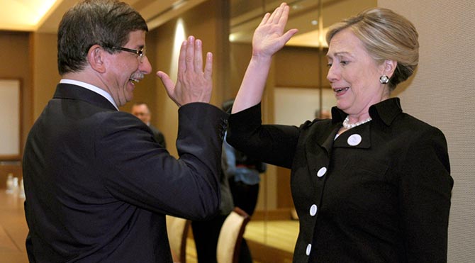 ahmet-davutoglu-hillary-clinton-670.jpg