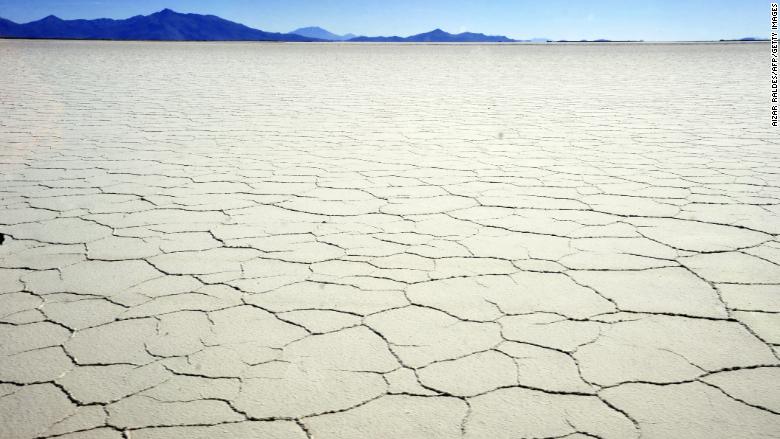 171031121154-salt-flats-lithium-bolivia-780x439.jpg