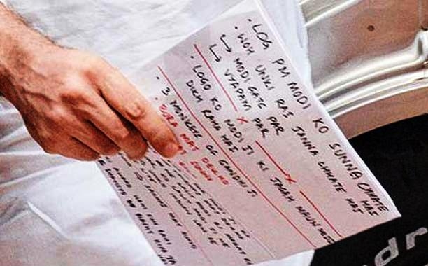 52_07_36_28_rahul-gandhi-notes-telegraph_650x400_71439448382.jpg