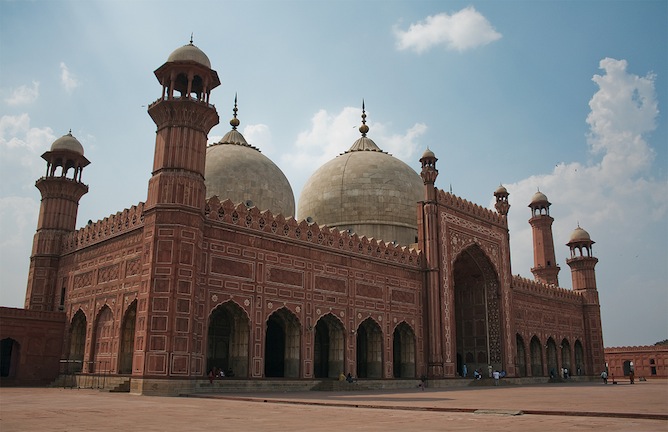 56-244541-badshahi-mosque-2.jpg