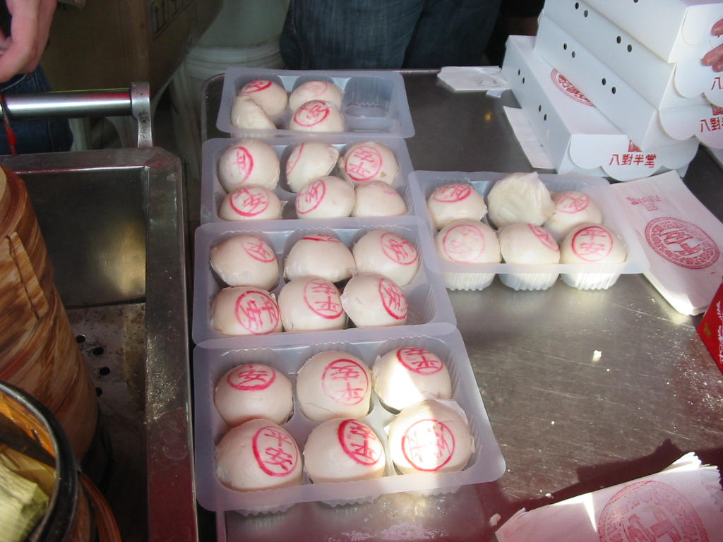 Cheung_Chau_Ping-on_buns.jpg