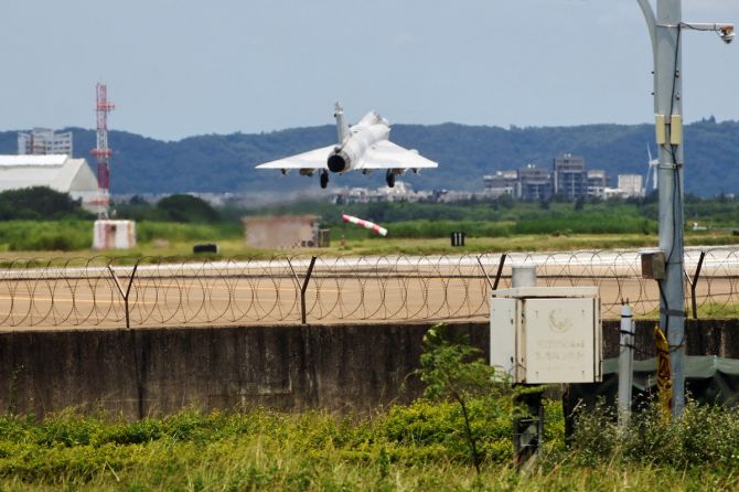 08taiwan-air-force-aircraft1.jpg