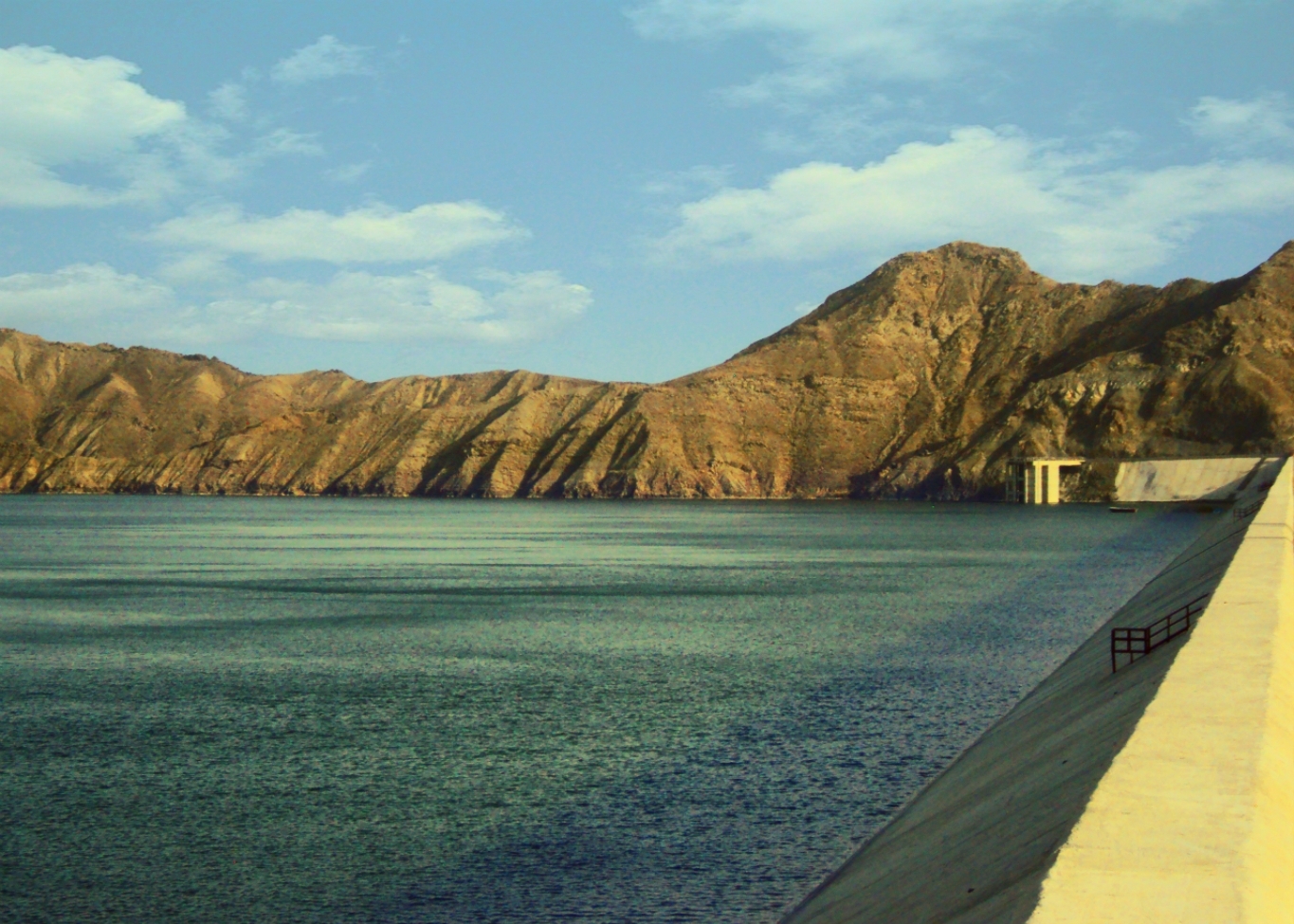 Meerani_Dam_Turbat_Balochistan.jpg