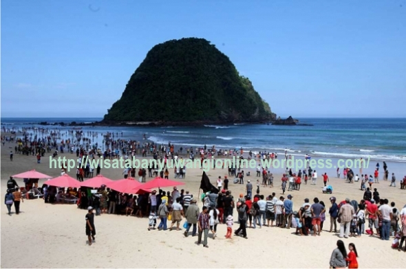 pantai-pulau-merah-red-island.jpg