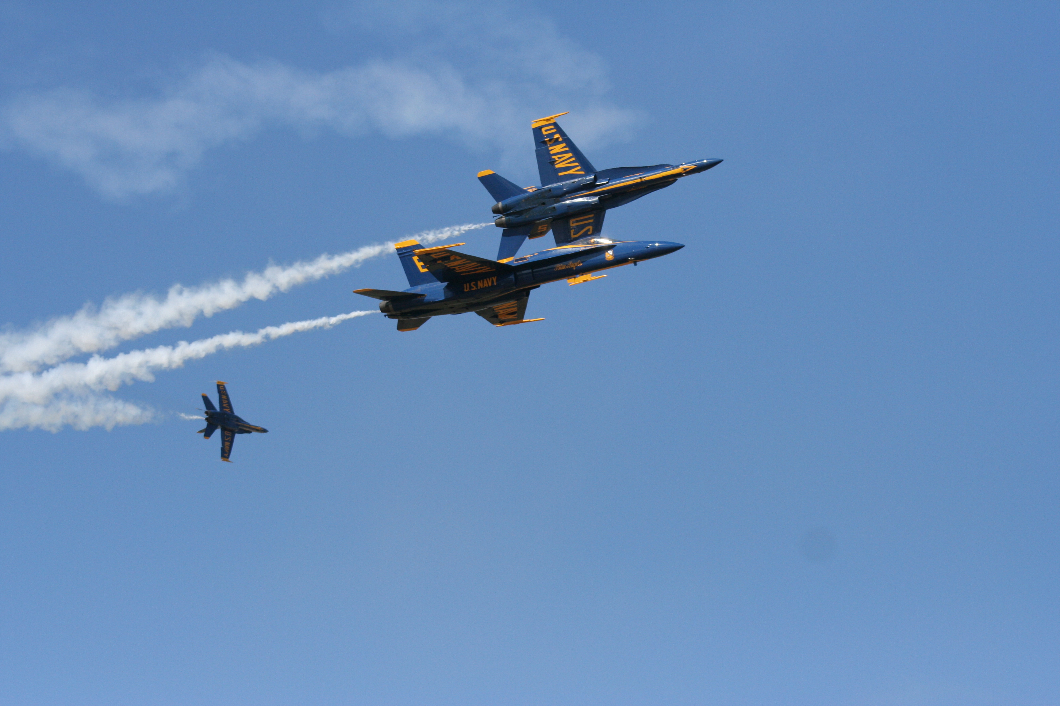 Blue_angels_3_plane_flyby_turn.jpg