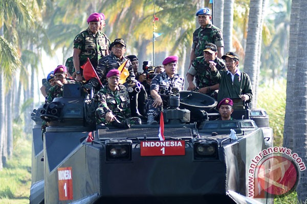 20160915antarafoto-presiden-tinjau-operasi-amfibi-tni-al-150916-mrh-3.jpg