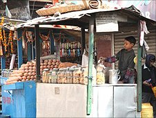 _51072517_chai_seller226.jpg