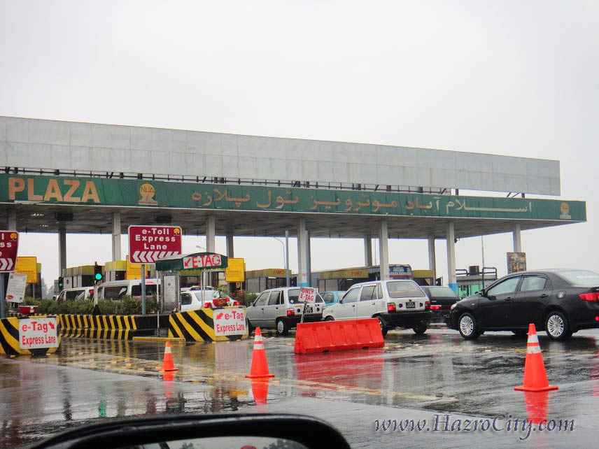 Pakistan_Motorway_Islamabad_Toll-Plaza_E_Express_Way.JPG